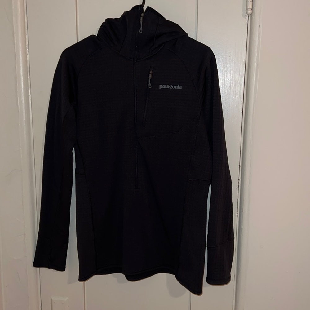 Like new - Patagonia R1 hoodie, pullover with 3/4th length zipper, BLACK